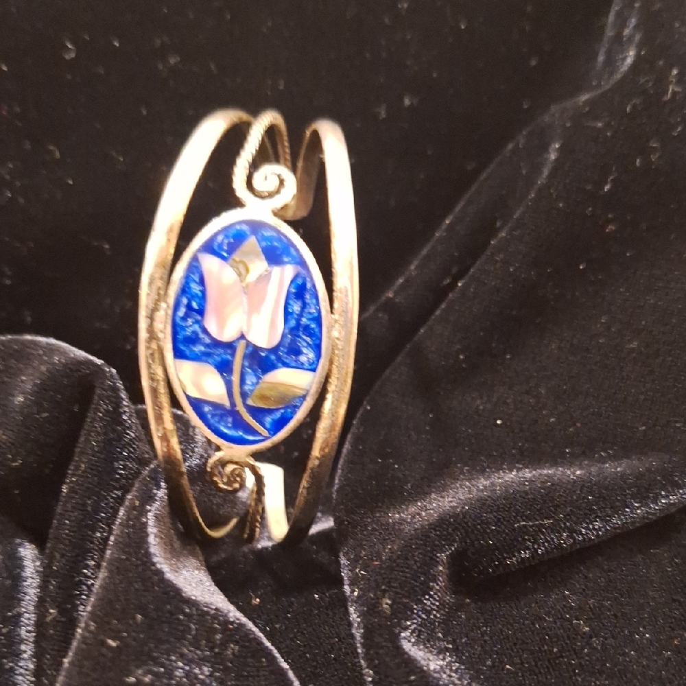 Elegant Vintage Silver and Blue Floral Bracelet